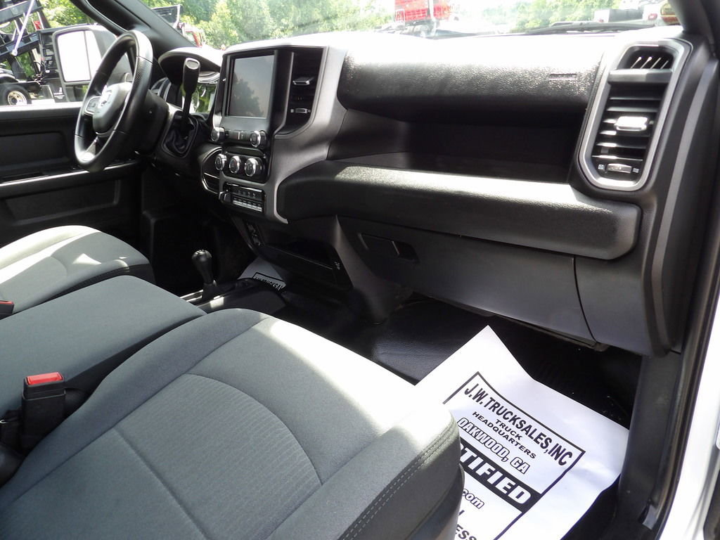 Used 2024 RAM 5500 Tradesman w/ Chrome Appearance Group AWD/4WD image 40
