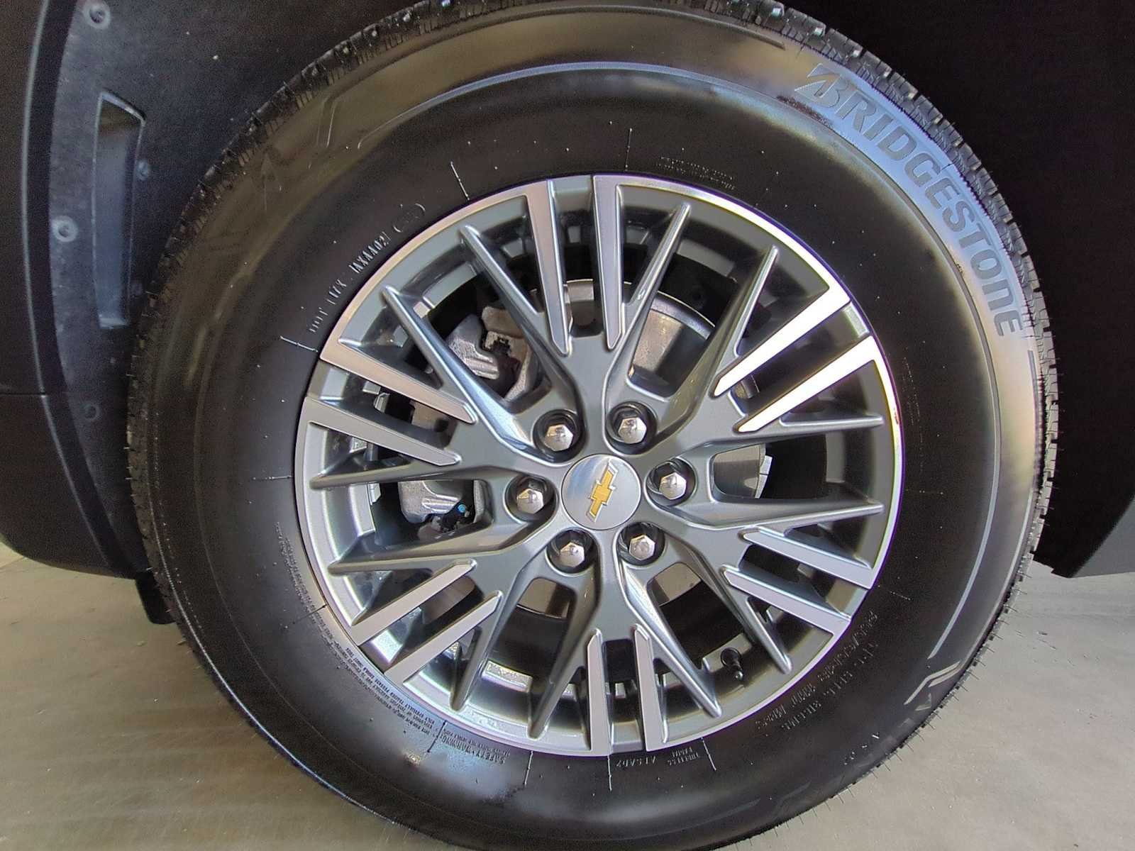 Used 2025 Chevrolet Traverse LT FWD image 29