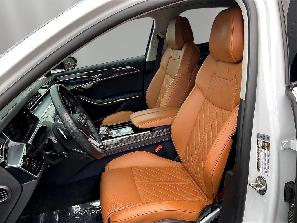 Used 2022 Audi S8 w/ S8 Comfort Plus Package AWD/4WD image 17