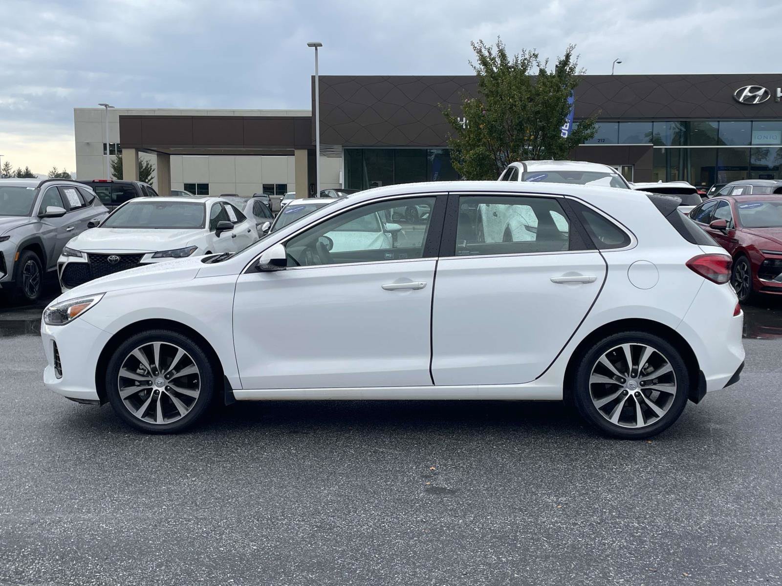 Used 2020 Hyundai Elantra GT FWD image 26