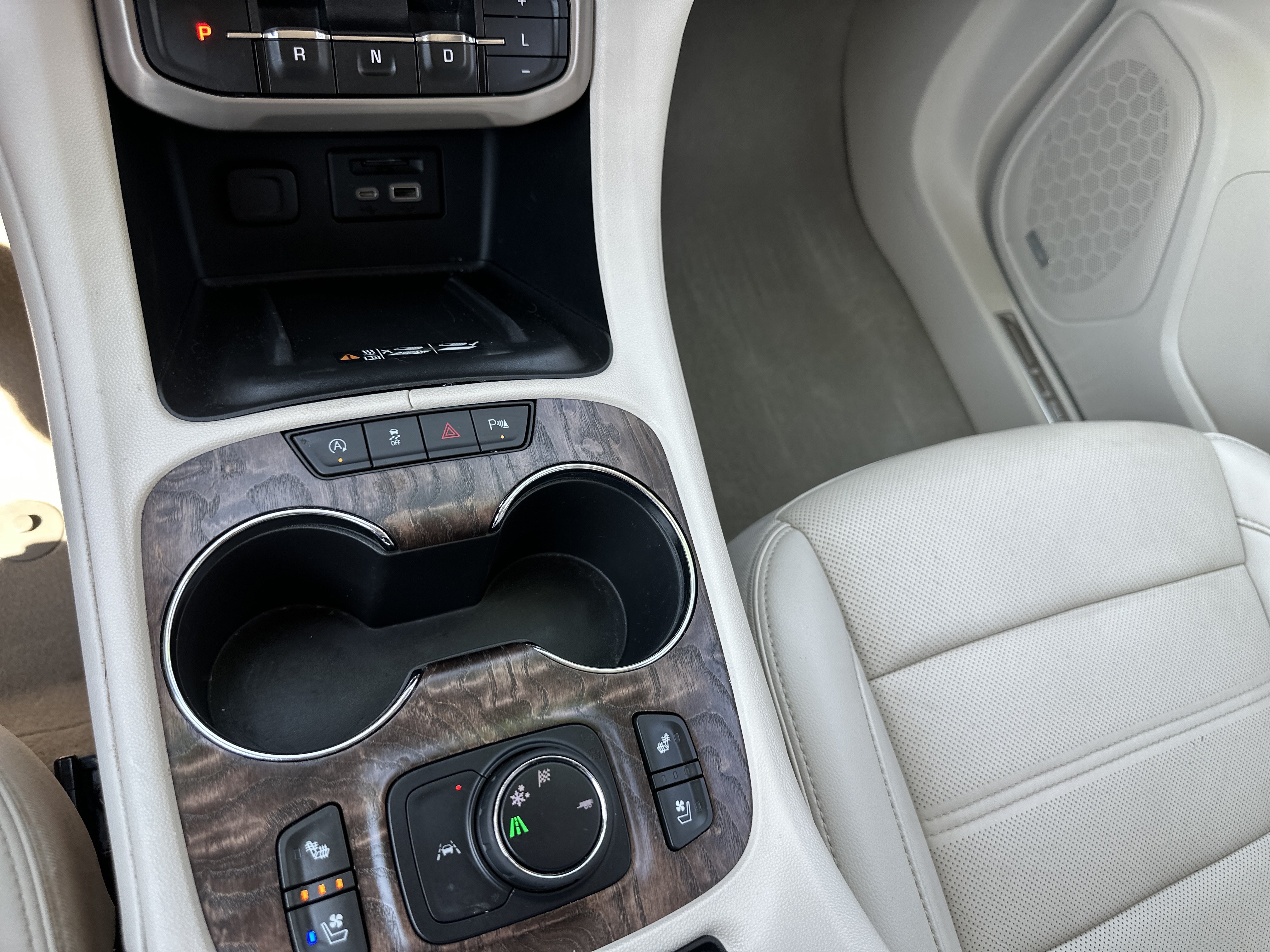 Used 2021 GMC Acadia Denali w/ Denali Technology Package FWD image 19