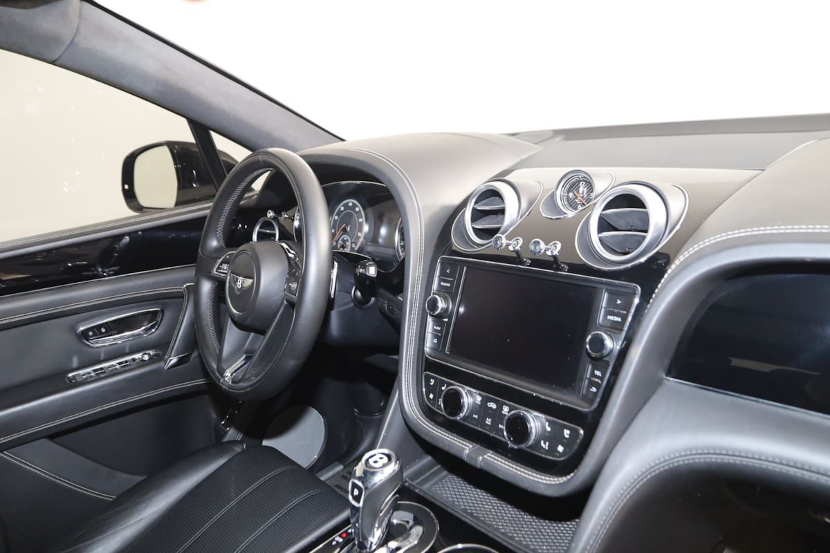 Used 2018 Bentley Bentayga AWD/4WD image 56