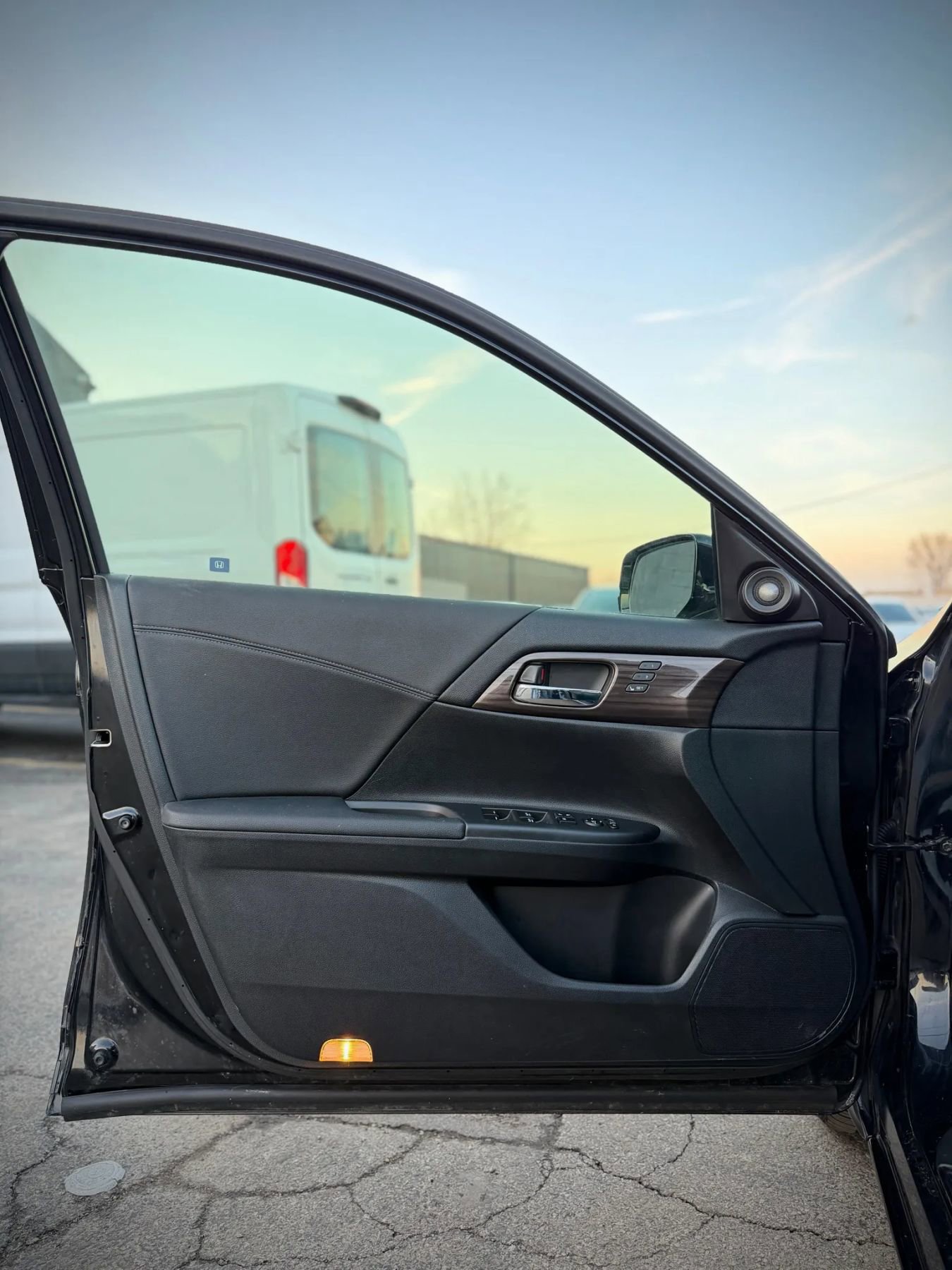 Used 2017 Honda Accord EX-L image 7