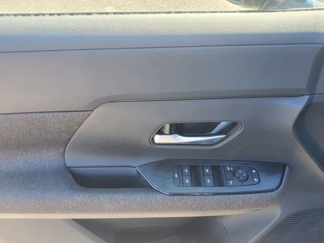 New 2025 Nissan Kicks SV image 13