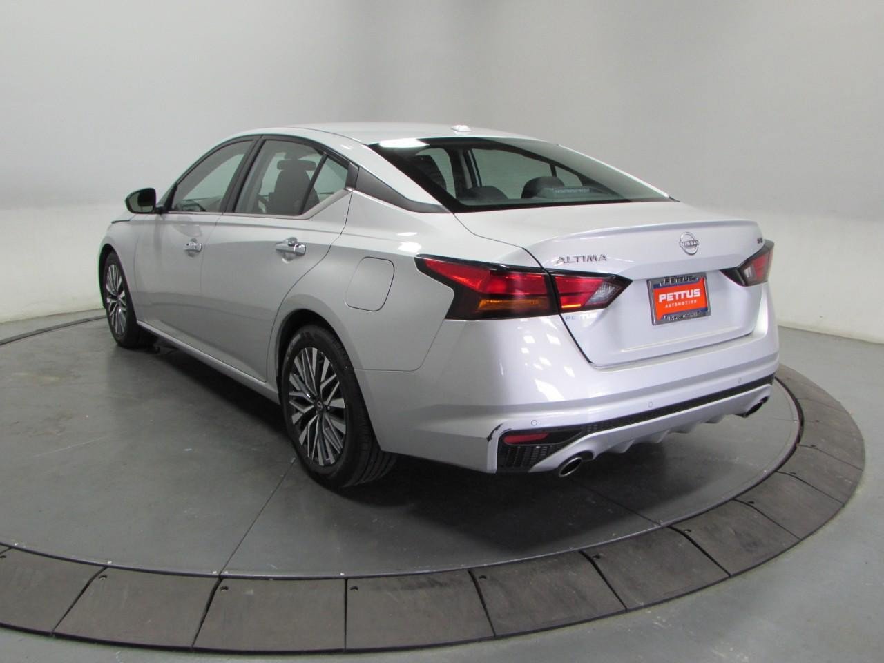 Used 2024 Nissan Altima 2.5 SV w/ SV Premium Package FWD image 5