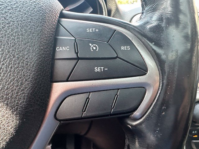 Used 2018 Jeep Grand Cherokee Altitude AWD/4WD image 16
