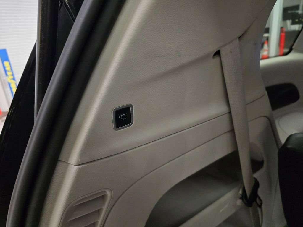 Certified 2024 Chrysler Pacifica Touring-L image 40