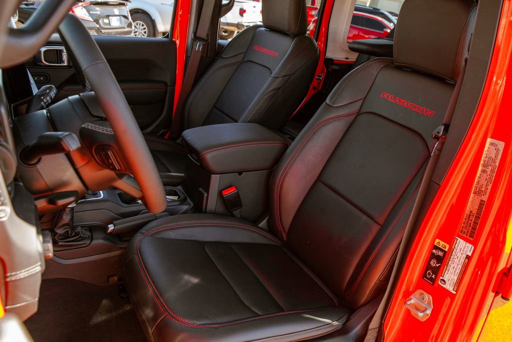 Used 2025 Jeep Wrangler Rubicon w/ Convenience Group image 13