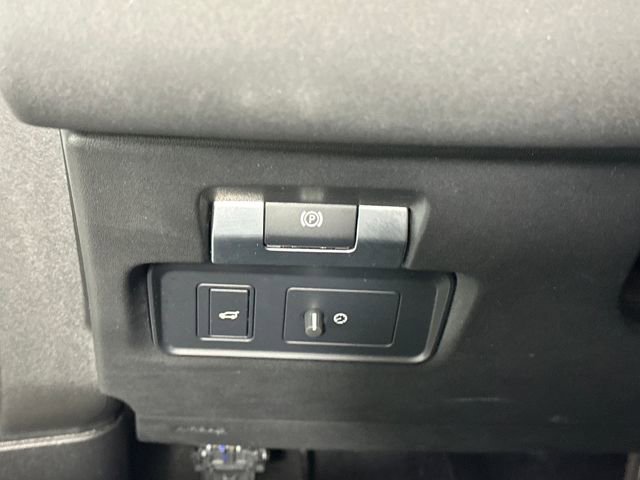 Used 2020 Land Rover Discovery Sport image 19