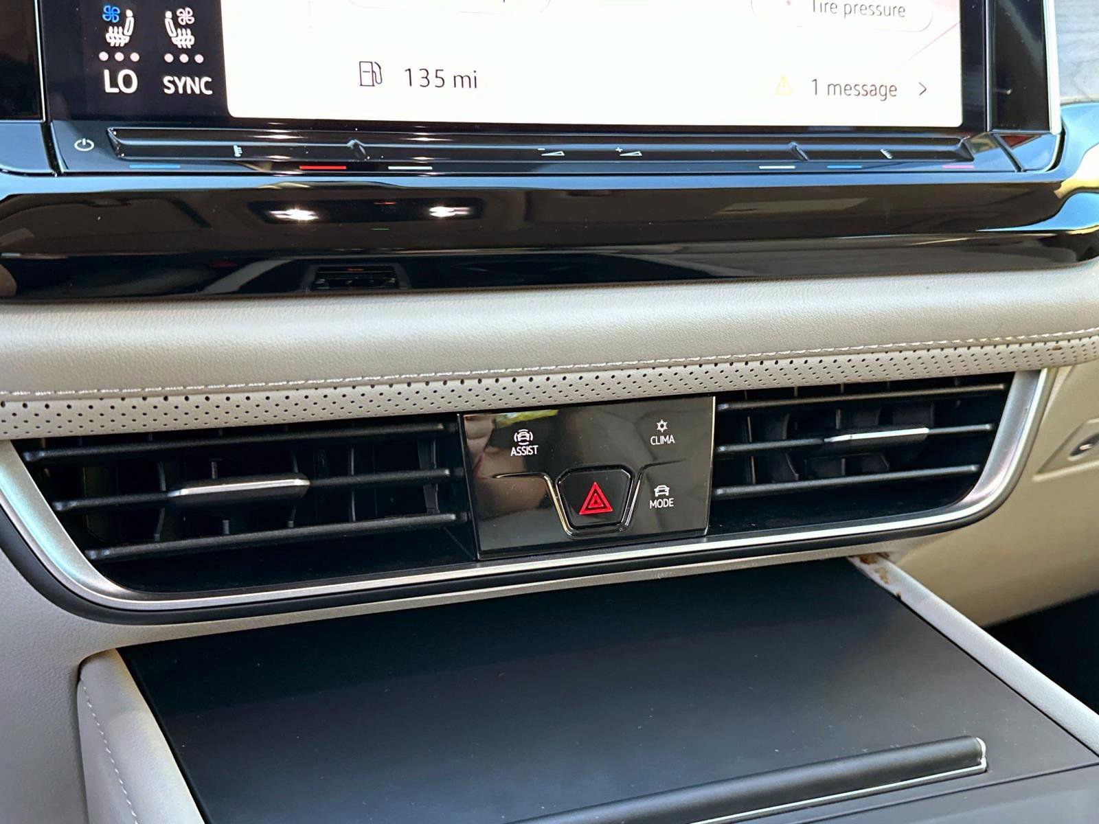 Certified 2025 Volkswagen Atlas SE image 54