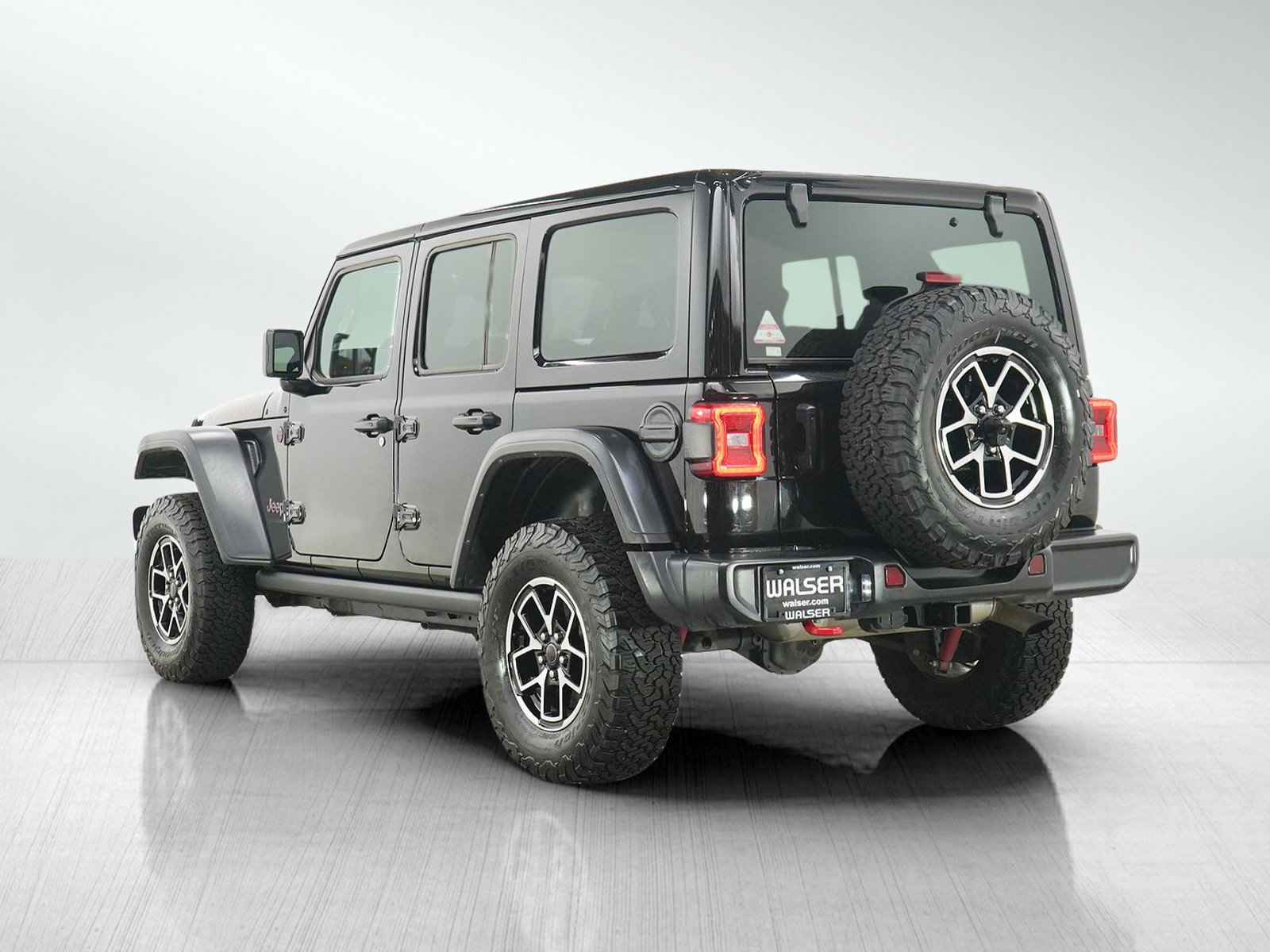 Used 2025 Jeep Wrangler Unlimited Rubicon w/ Convenience Group AWD/4WD image 3