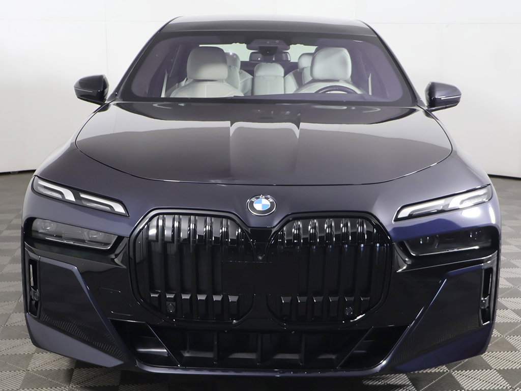 Used 2023 BMW 760i xDrive w/ Luxury Rear Seating Package AWD/4WD image 13