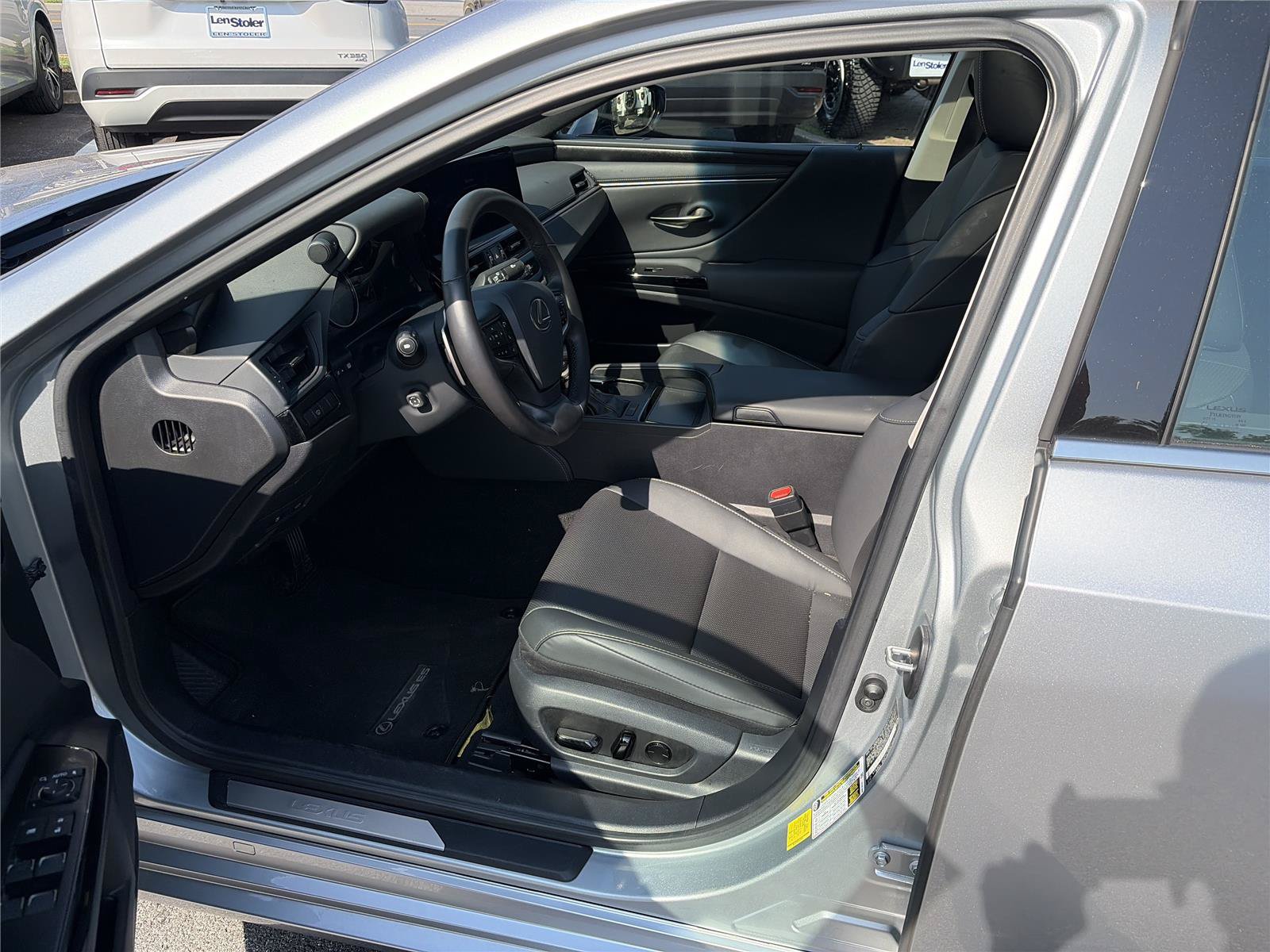Used 2025 Lexus ES 350 w/ Premium Package FWD image 11