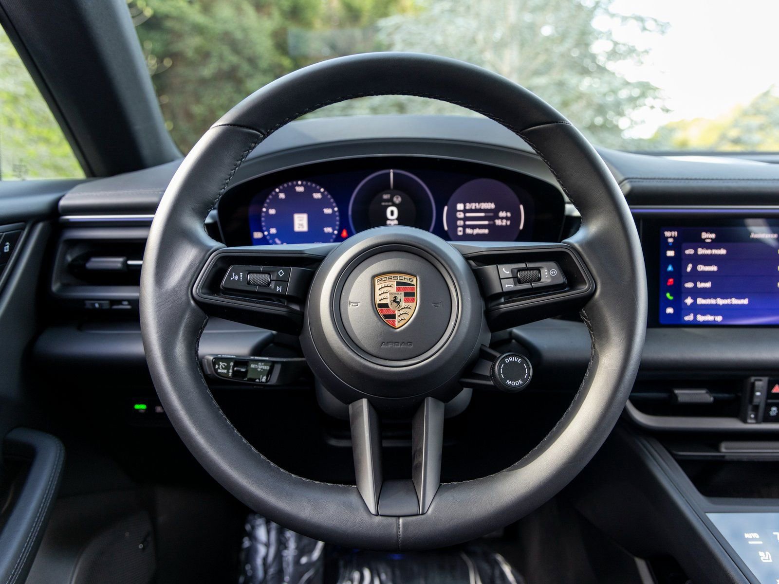 Certified 2025 Porsche Macan Electric image 28
