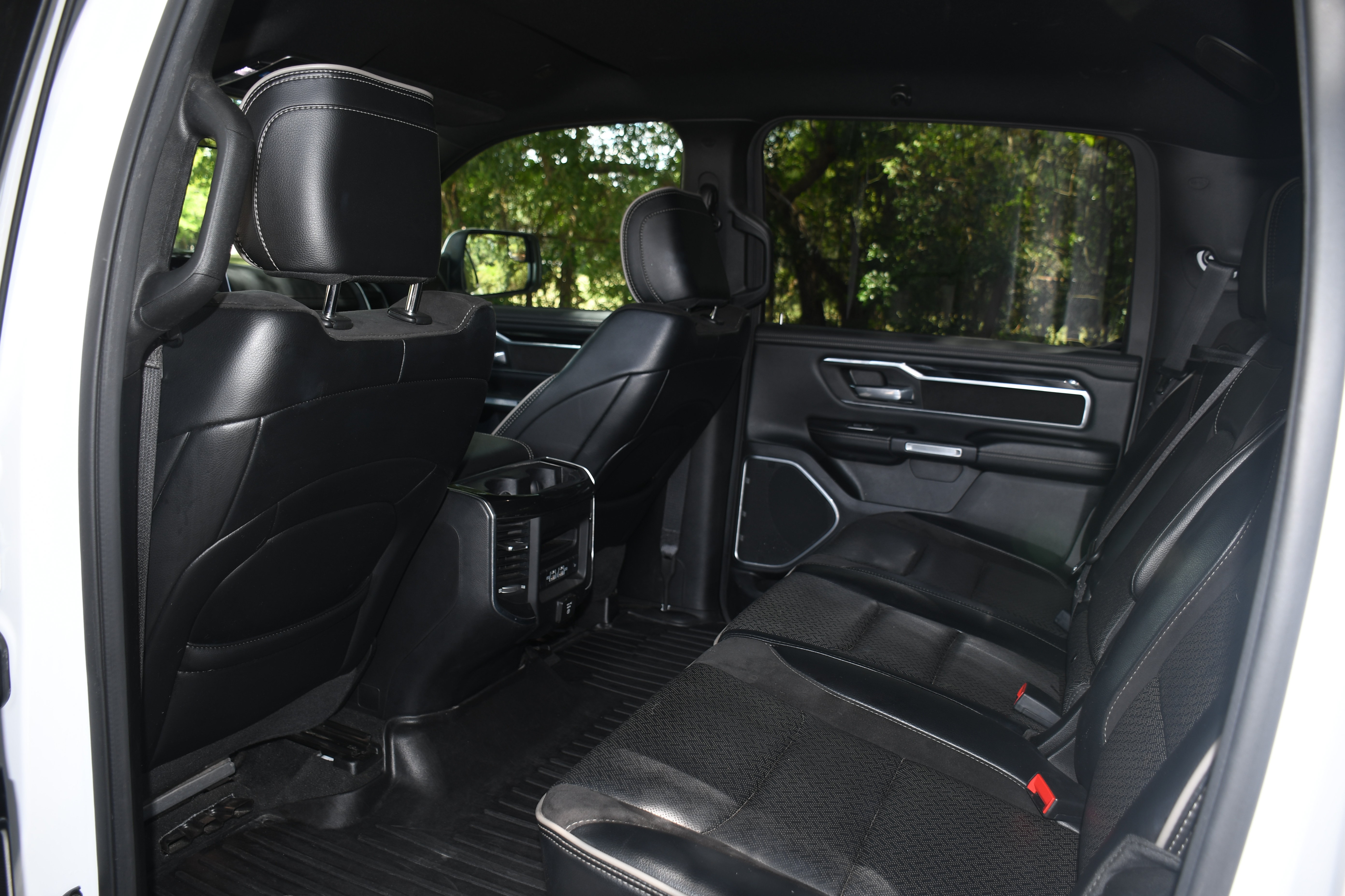 Used 2021 RAM 1500 Laramie AWD/4WD image 16