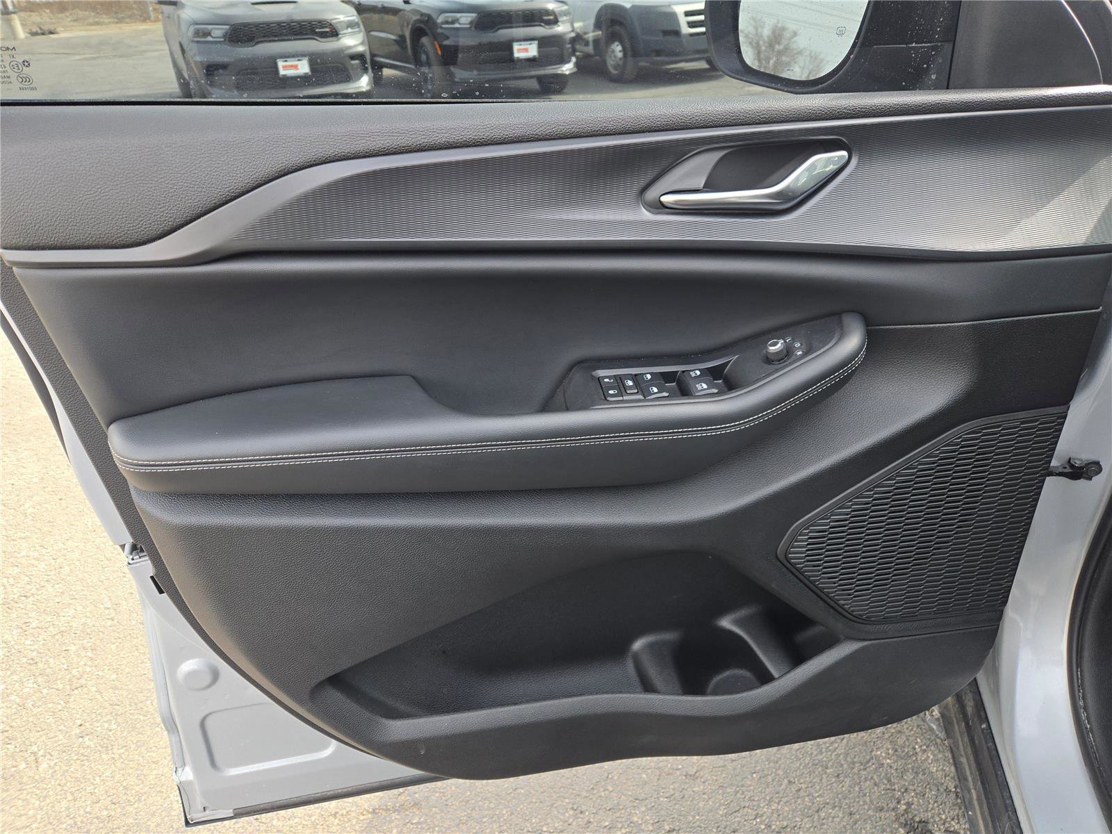 Used 2024 Jeep Grand Cherokee Laredo X image 22