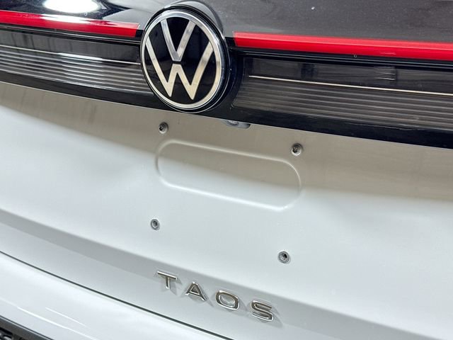 New 2026 Volkswagen Taos SE image 17