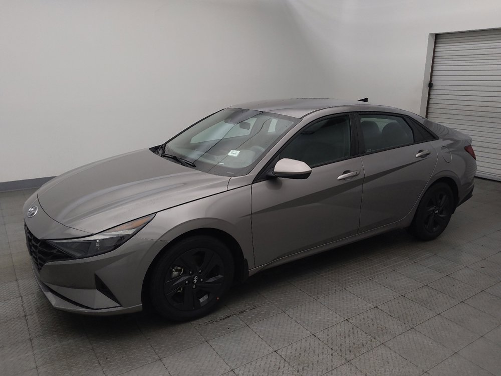 Used 2023 Hyundai Elantra SEL FWD image 2
