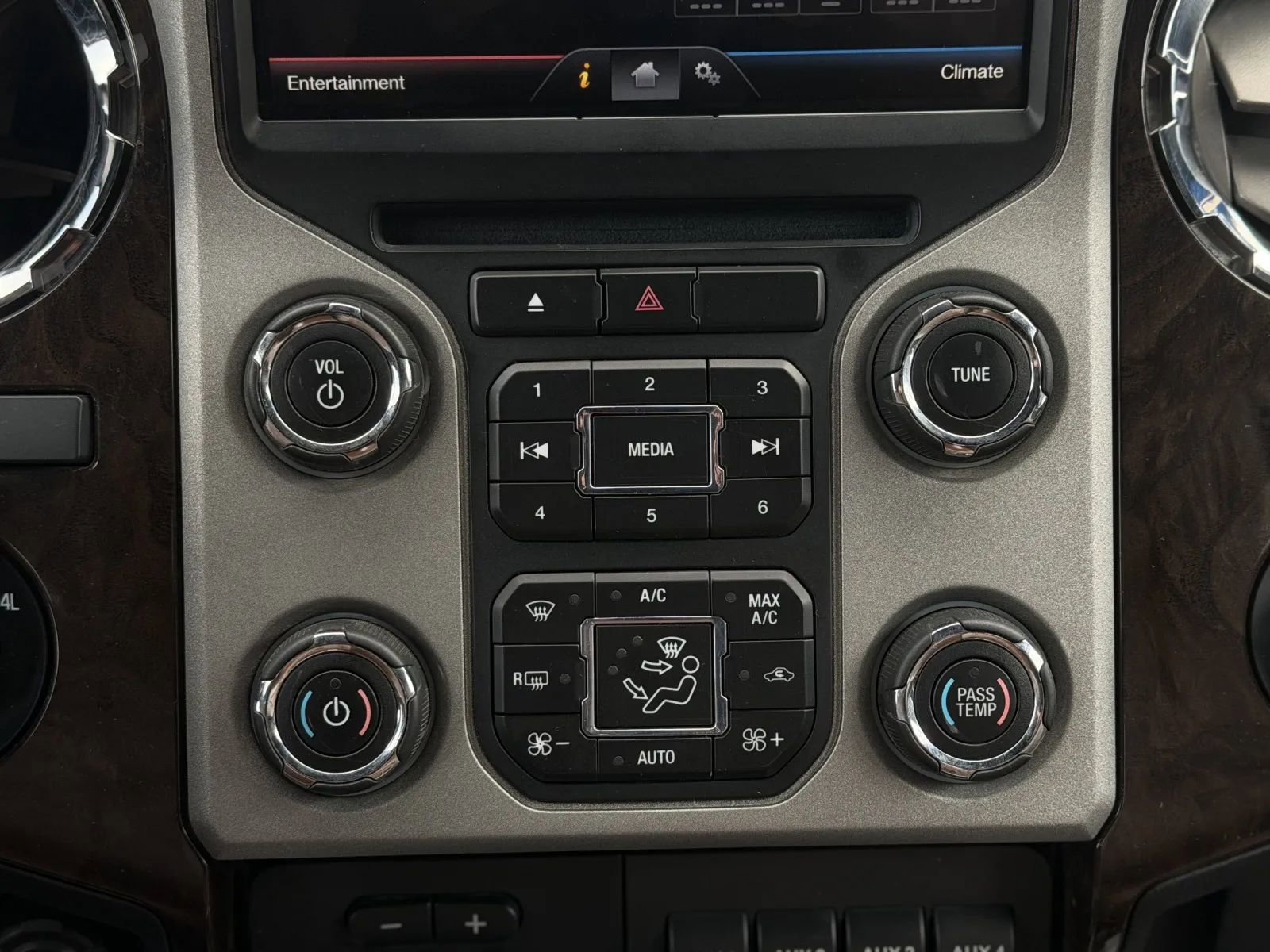 Used 2016 Ford F350 Platinum w/ FX4 Off-Road Package AWD/4WD image 30