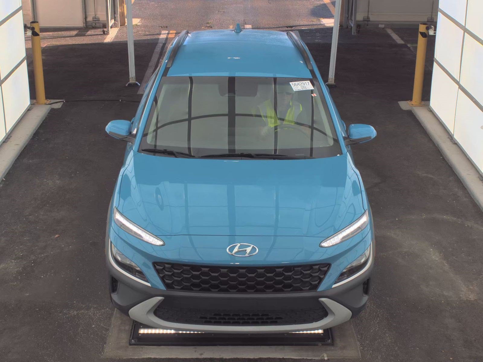 Used 2022 Hyundai Kona SEL w/ Cargo Package FWD image 2