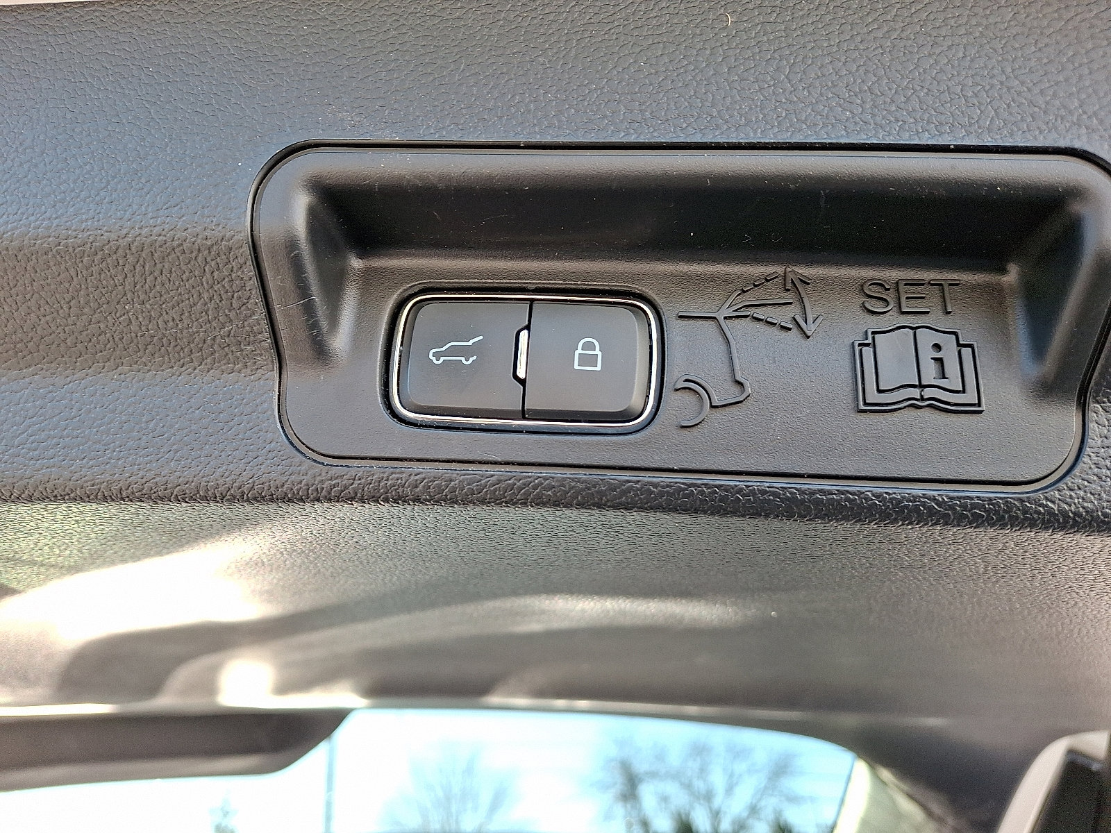 Certified 2023 Ford Explorer Limited w/ Limited Technology Package image 30