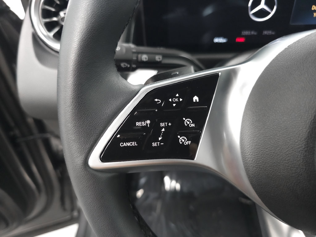 Certified 2026 Mercedes-Benz GLB 250 4MATIC image 11
