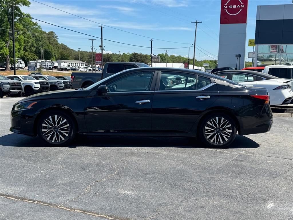 Used 2025 Nissan Altima 2.5 SV FWD image 6