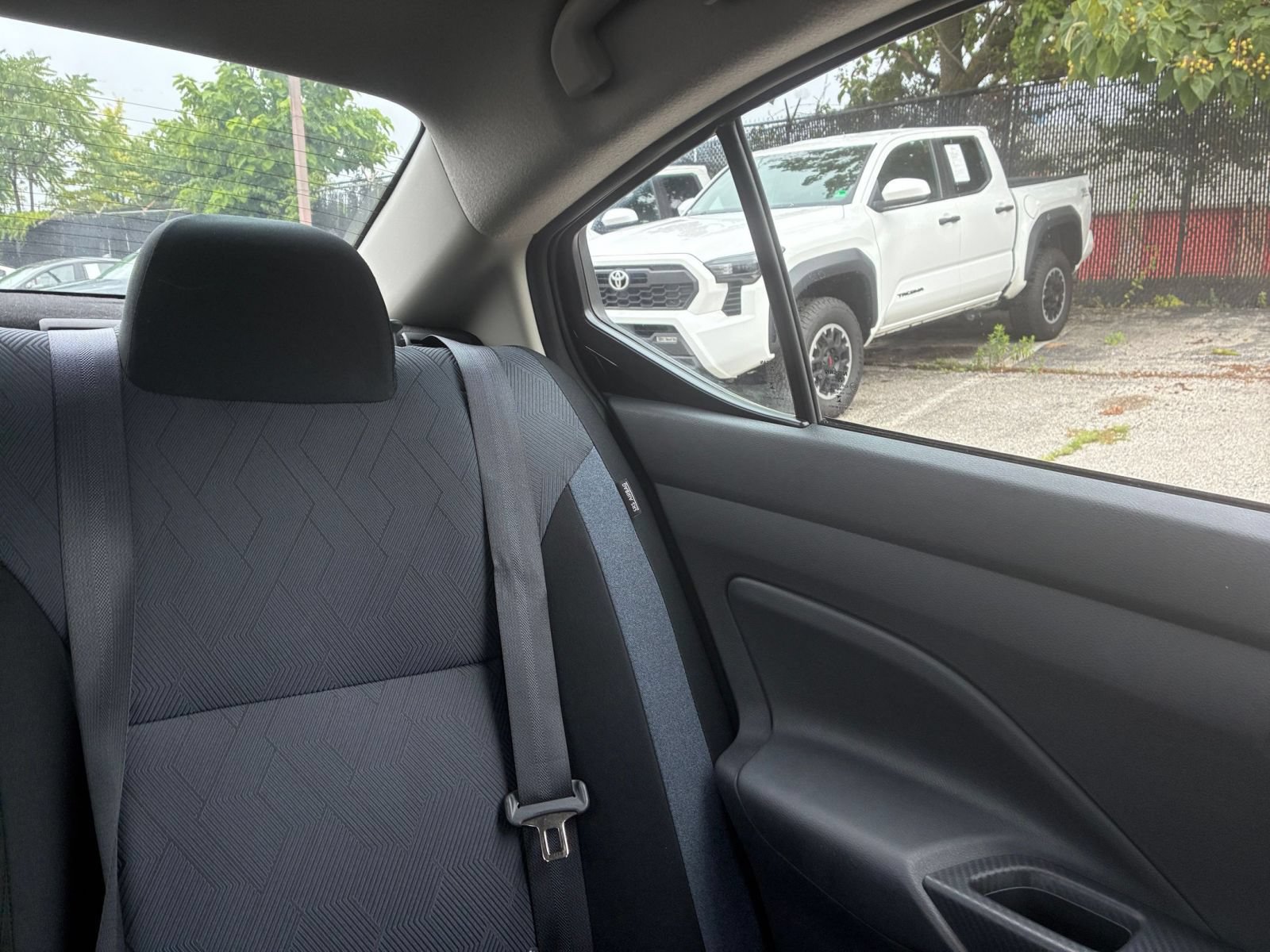 Used 2025 Nissan Versa SV FWD image 32