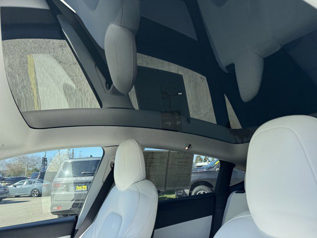 Used 2022 Tesla Model Y Performance image 16