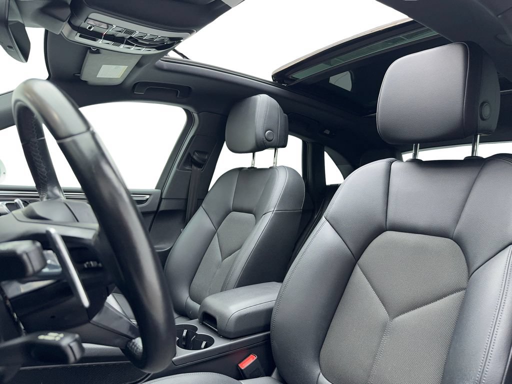 Used 2022 Porsche Macan AWD/4WD image 16