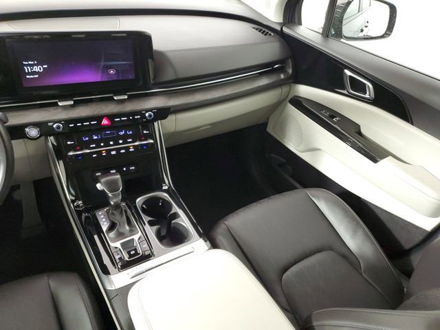 Used 2024 Kia Carnival EX image 17