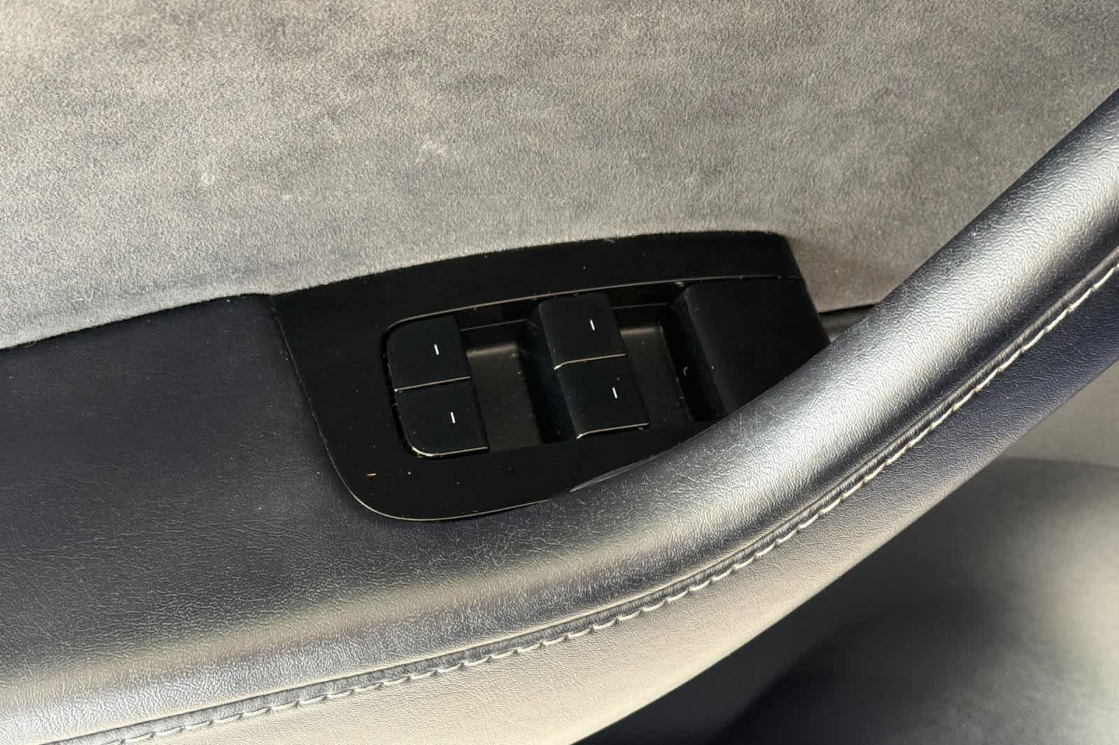 Used 2021 Tesla Model Y Long Range AWD/4WD image 13