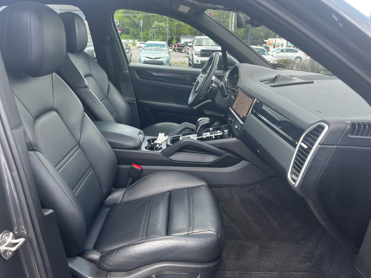 Used 2021 Porsche Cayenne image 25