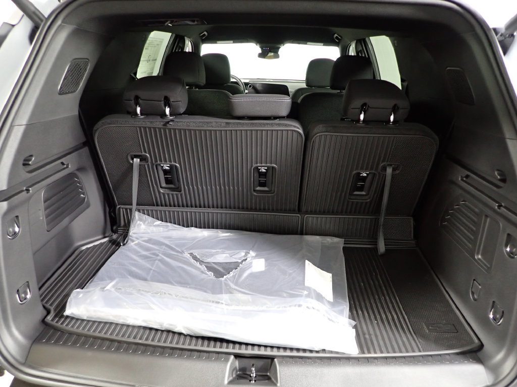 New 2027 Chevrolet Traverse LT w/ LPO, Floor Liner Package AWD/4WD image 16