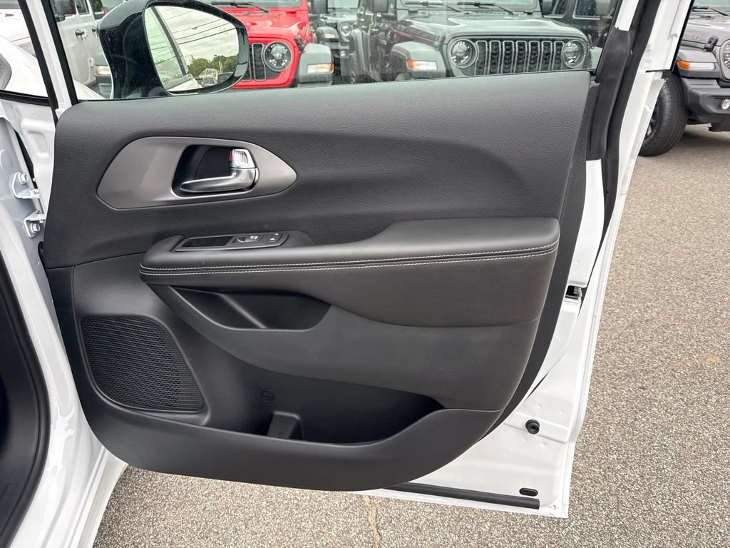 New 2027 Chrysler Pacifica Limited AWD/4WD image 25