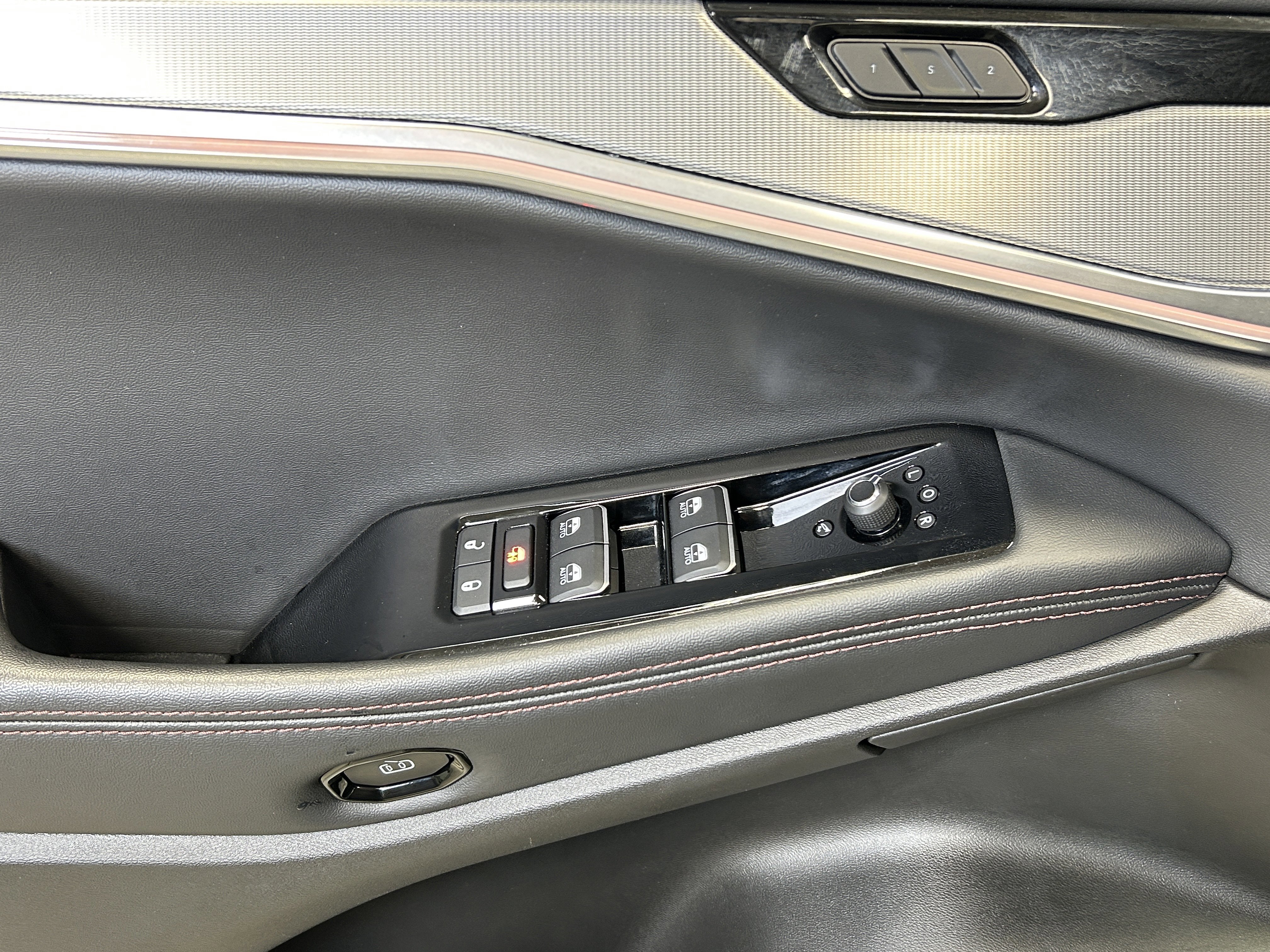 Used 2024 Jeep Wagoneer Launch Edition AWD/4WD image 17
