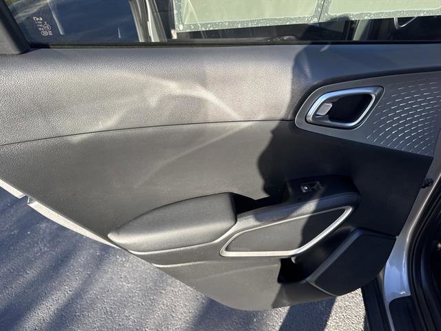 Used 2022 Kia Soul LX image 16