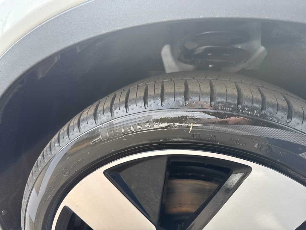 Certified 2023 Volvo C40 P8 Recharge Ultimate w/ Protection Package Premier image 32