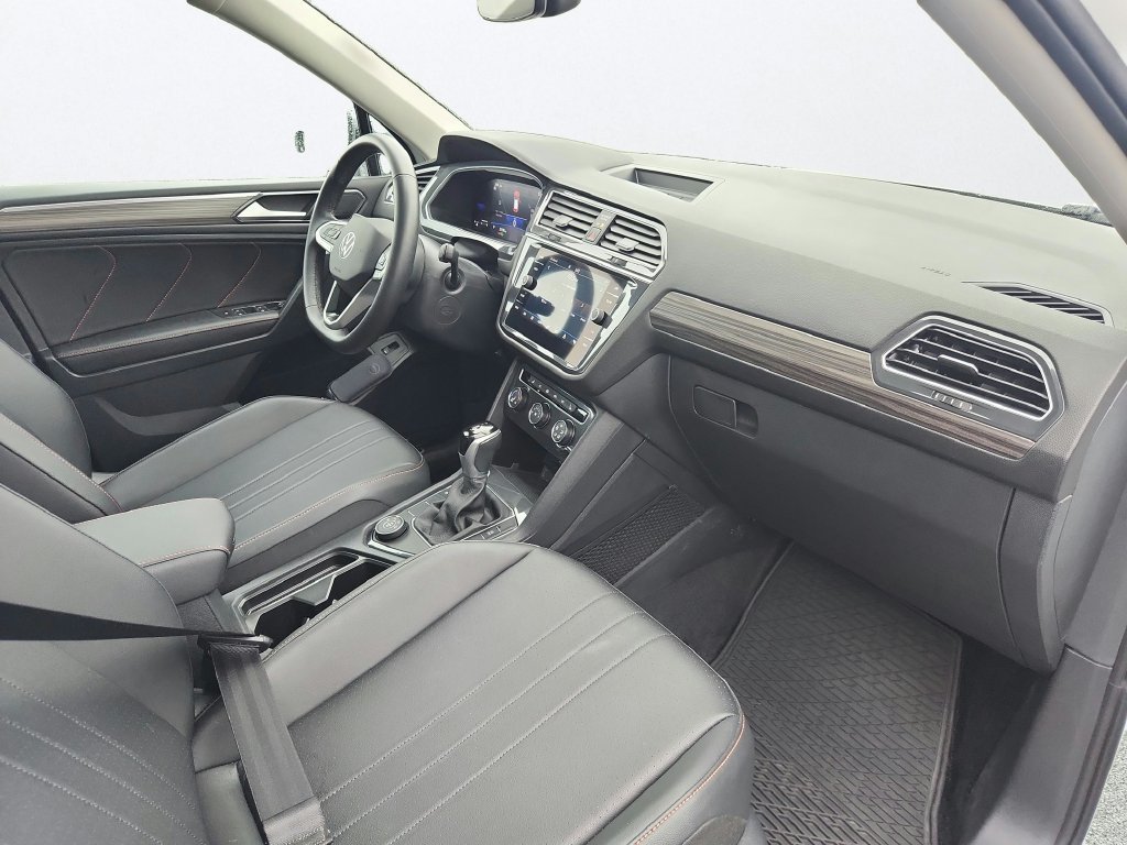 Certified 2024 Volkswagen Tiguan Wolfsburg Edition AWD/4WD image 24
