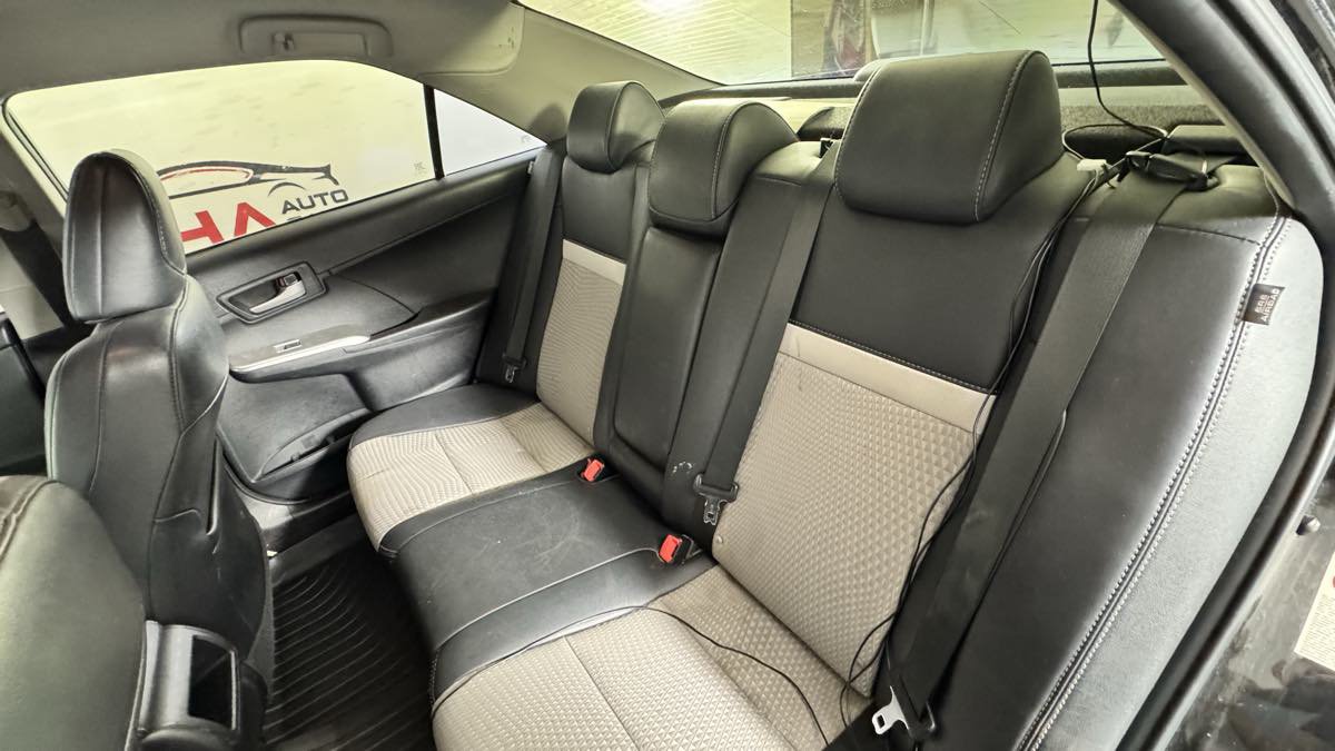 Used 2014 Toyota Camry SE FWD image 27
