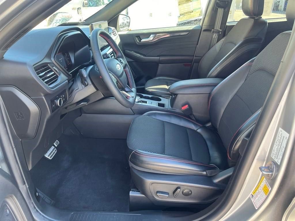 Used 2024 Ford Escape ST-Line w/ Tech Pack #1 image 9