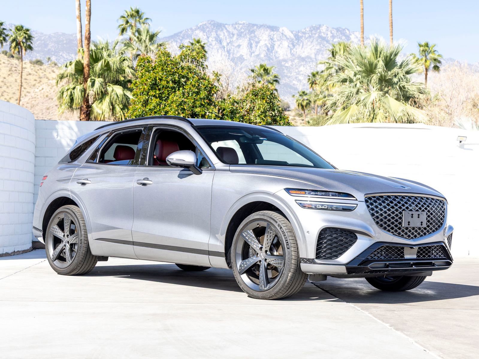 Used 2023 Genesis GV70 2.5T Sport Prestige w/ Sport Prestige Package image 2