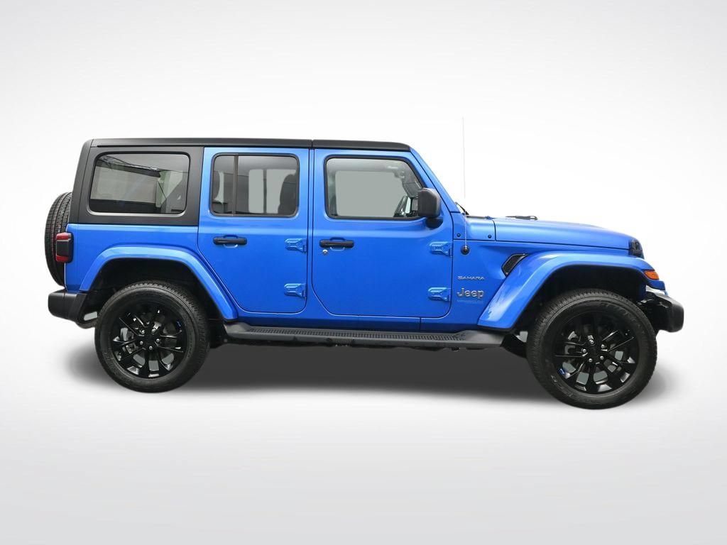 Used 2022 Jeep Wrangler Unlimited Sahara AWD/4WD image 4