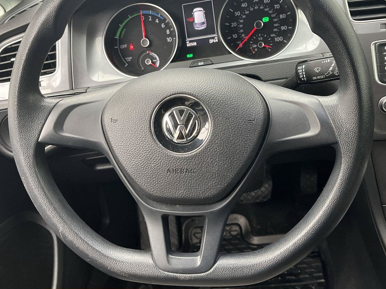 Used 2015 Volkswagen e-Golf Limited Edition FWD image 13