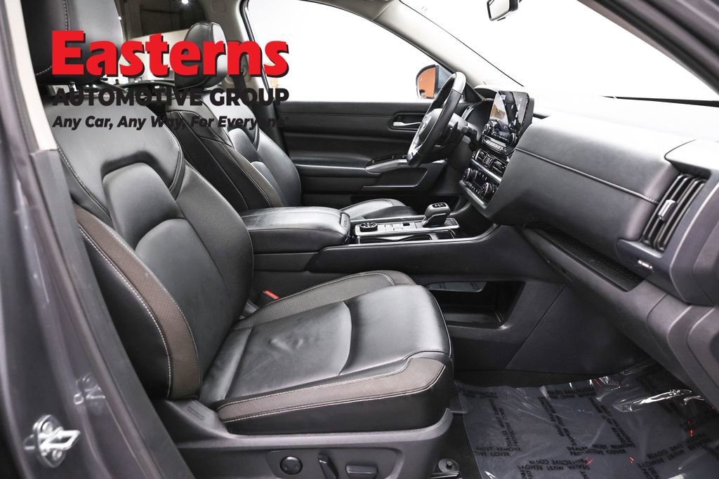 Used 2023 Nissan Pathfinder SL w/ SL Premium Package AWD/4WD image 24