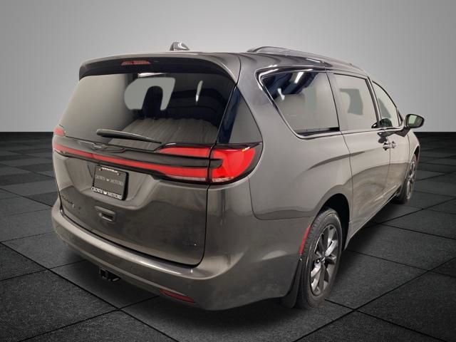 Used 2021 Chrysler Pacifica Touring image 7