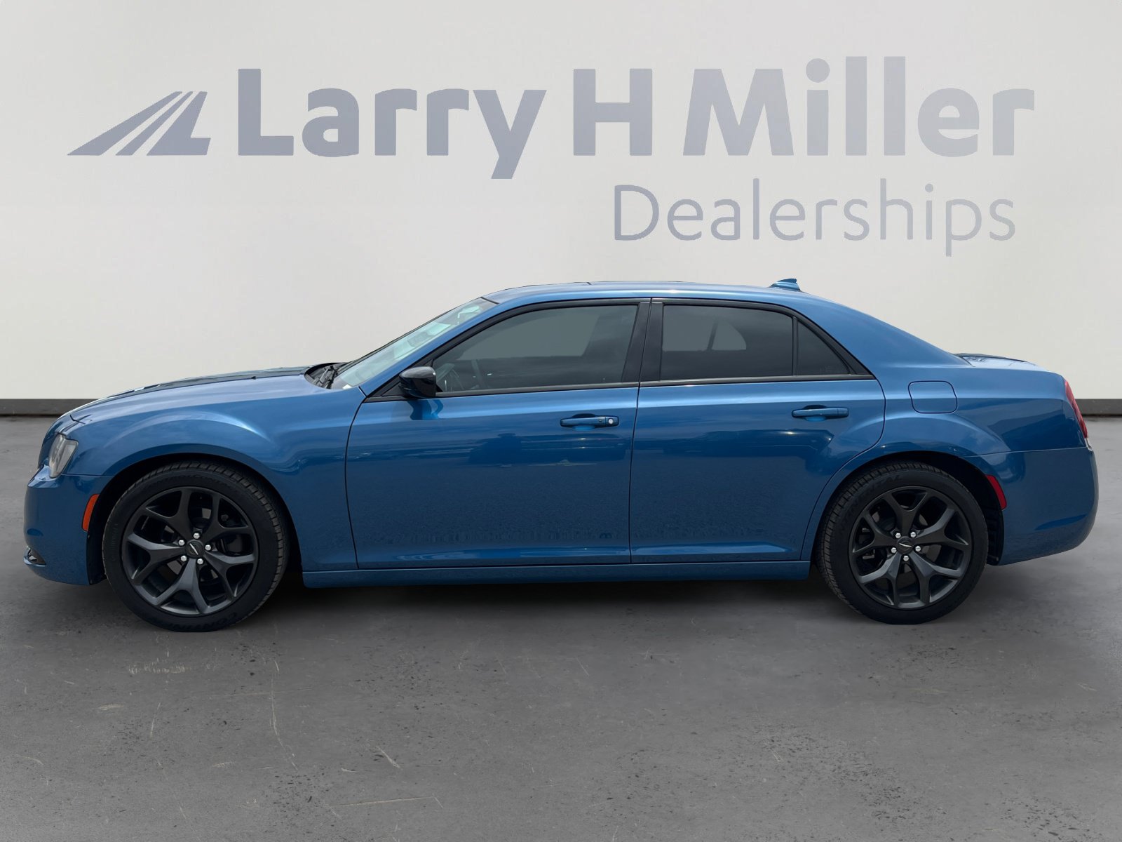 Certified 2020 Chrysler 300 Touring w/ Sport Appearance Package RWD image 2