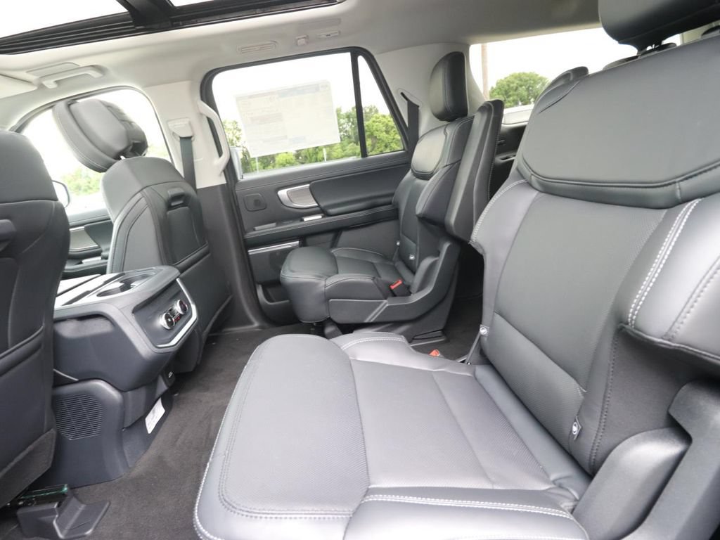 New 2026 Ford Expedition Max Platinum w/ Driver's Package AWD/4WD image 12