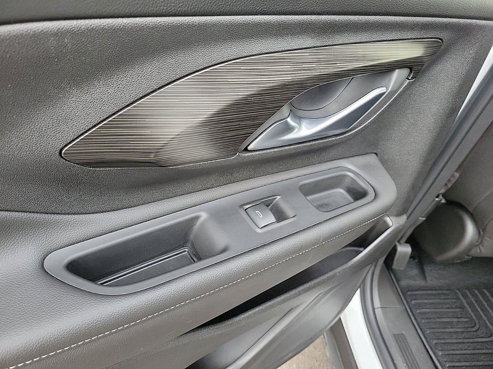 Used 2022 GMC Terrain SLE w/ Driver Convenience Package image 14