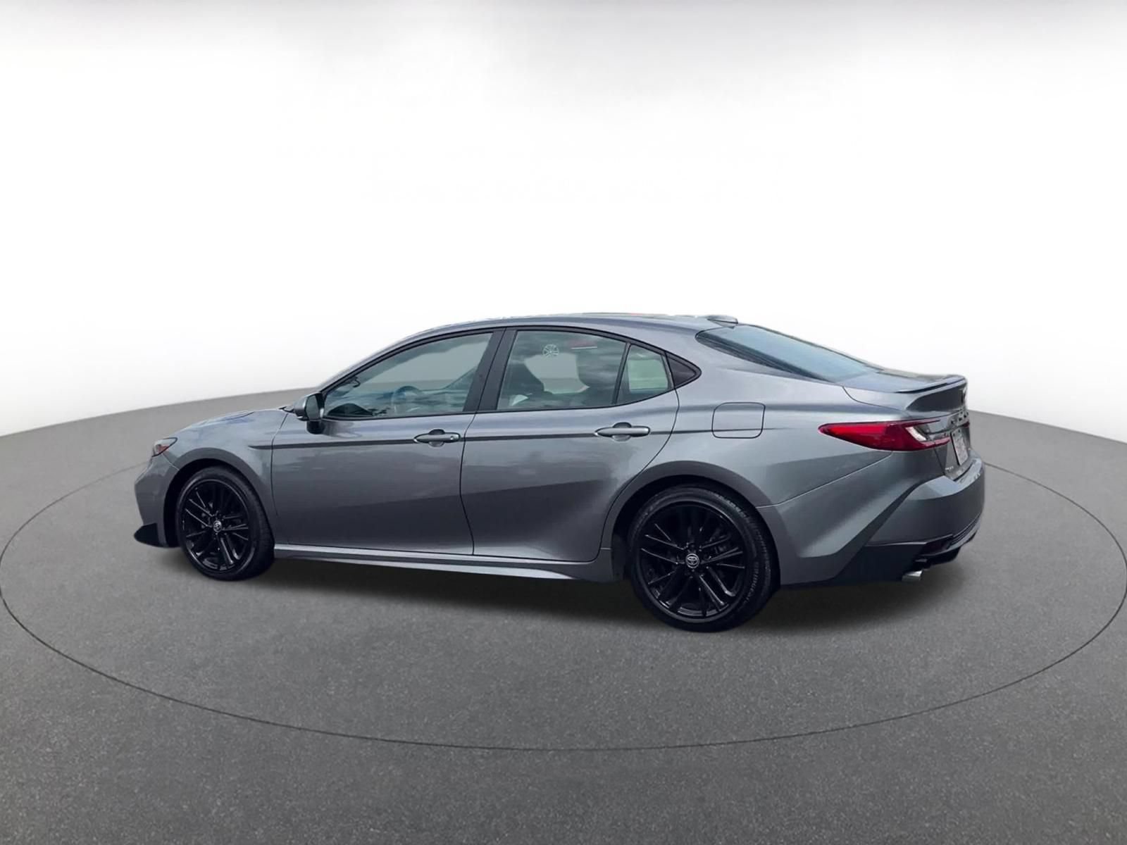 Used 2025 Toyota Camry SE FWD image 10